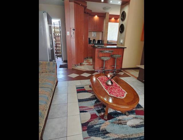 3 BEDROOM APARTMENT FOR SALE IN LENNOXTON